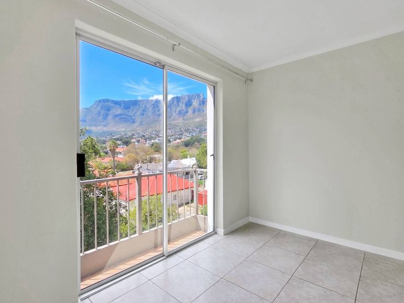2-Bedroom Apartment in Gardens - Photo 8