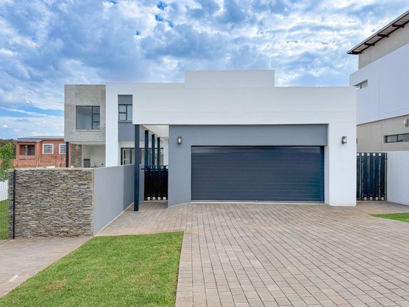 Modern Family Home in Fountainbrook Estate — Designed for Comfort and Easy Living - Photo 2