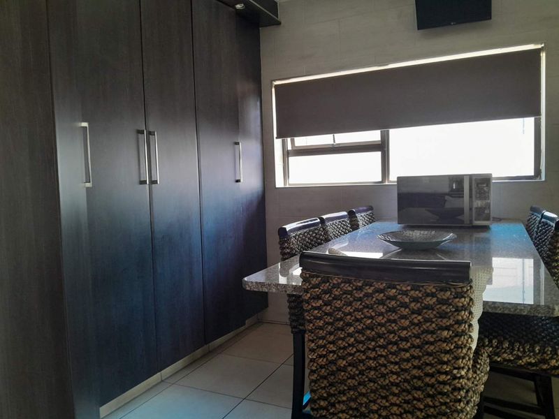 Charming 3 Bedroom entertainment home for sale South Crest. - Photo 8