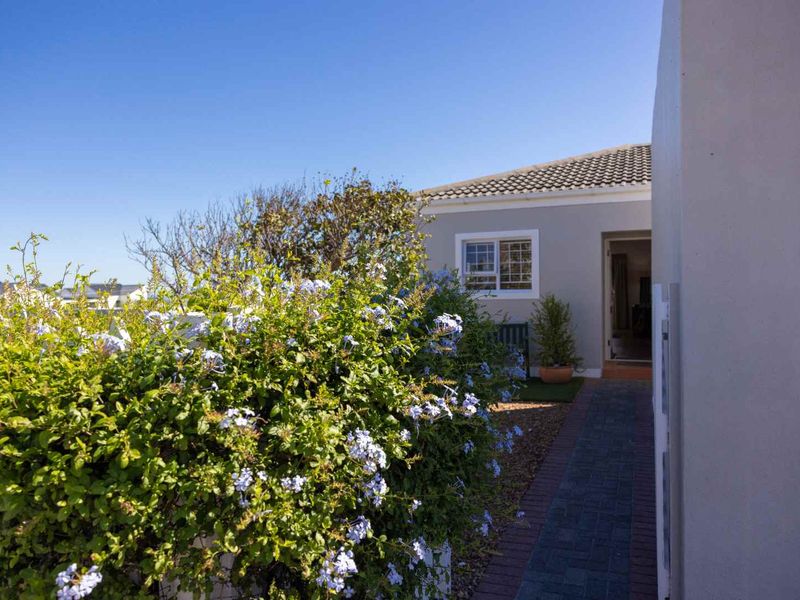 Charming, Secure Living in a Prime Location! - Photo 2