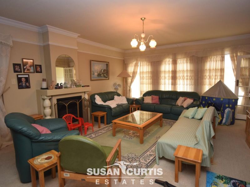 4 BEDROOM HOUSE WITH 4 FLATS FOR SALE IN HAGE HEIGHTS - Photo 7