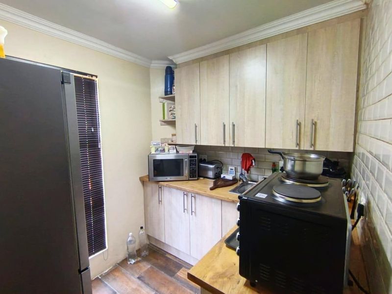 Langenhovenpark Luxury: 7 Beds, Pool & Rental Income! - Photo 5