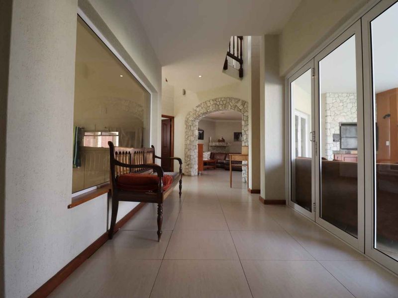 Luxury Family Home with Heated Indoor Pool, Sauna, and Private Garden - Rössmund, Namibia - Photo 10