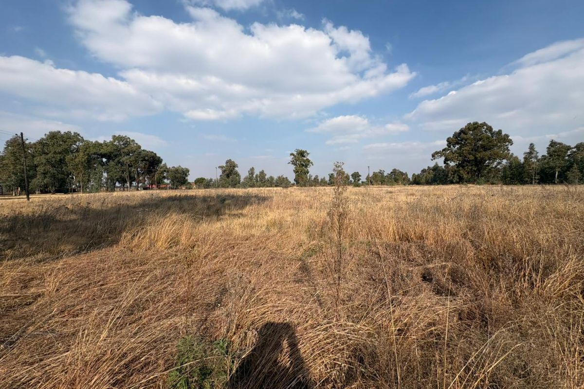 Versatile 2.4 ha Corner Stand of Agricultural Land Offering Space and Opportunity - Photo 2
