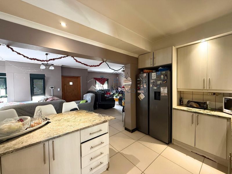 Ideal Starter Home in Fairway Estate. - Photo 2