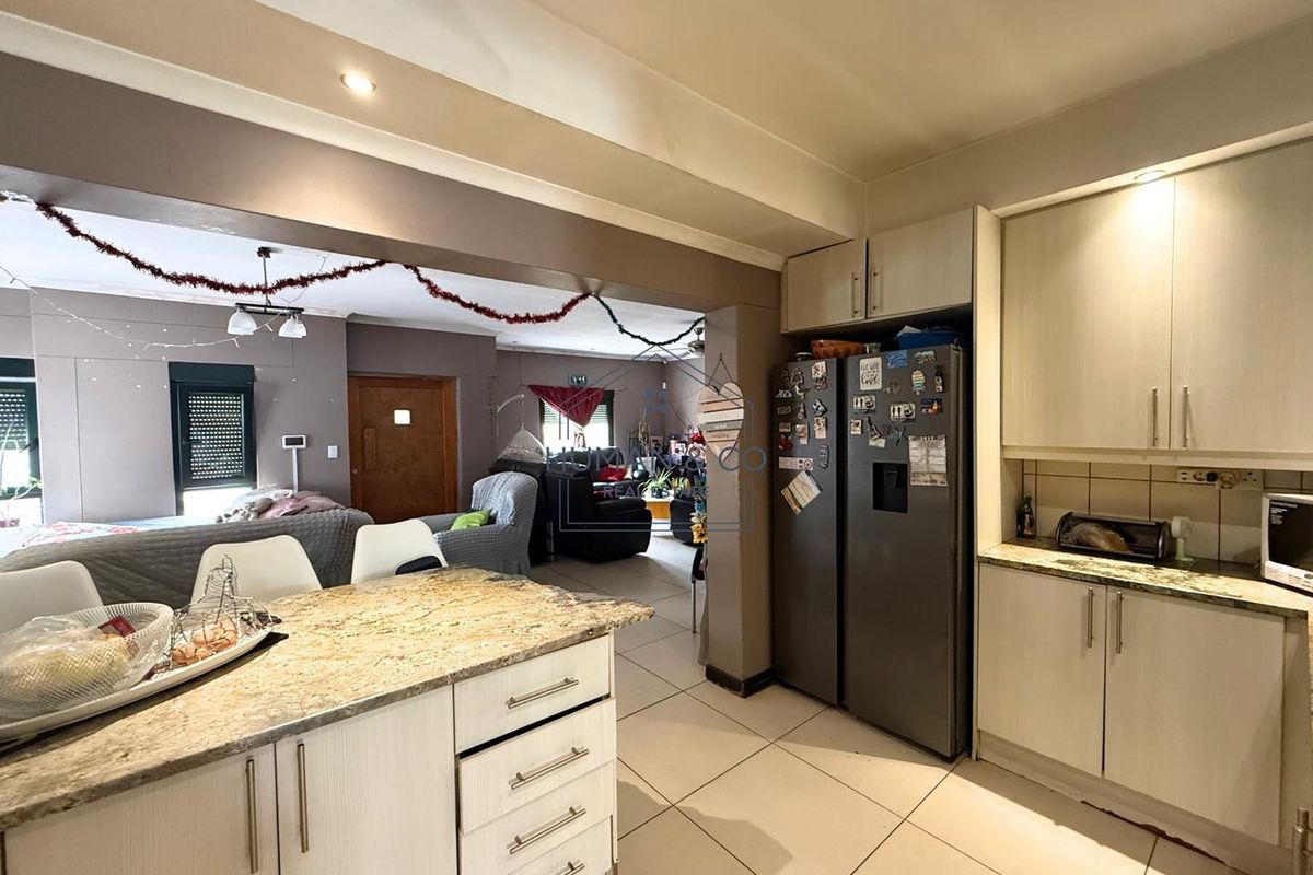 Ideal Starter Home in Fairway Estate. - Photo 2