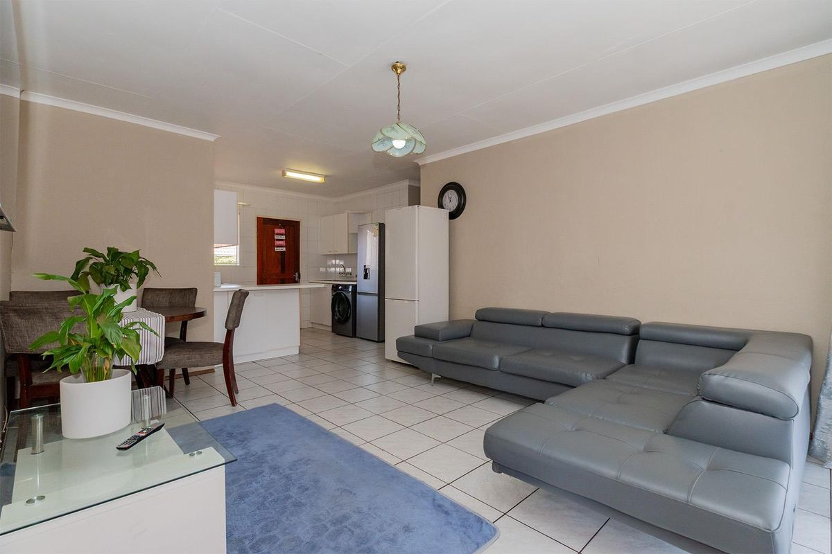 Modern 3-Bedroom Townhouse to Rent in Birchleigh – Prime Location Near Birchmed Day Clinic - Photo 2