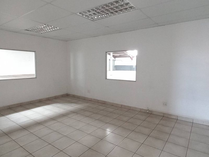 1025m2 Dunswart industrial warehouse to let - Photo 7