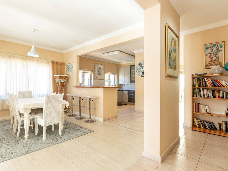 Spacious Coastal Villa – Ideal Lock-Up-and-Go or Permanent Residence - Photo 6