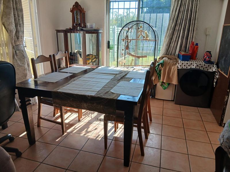 Large family home with 2 granny flats - Photo 6