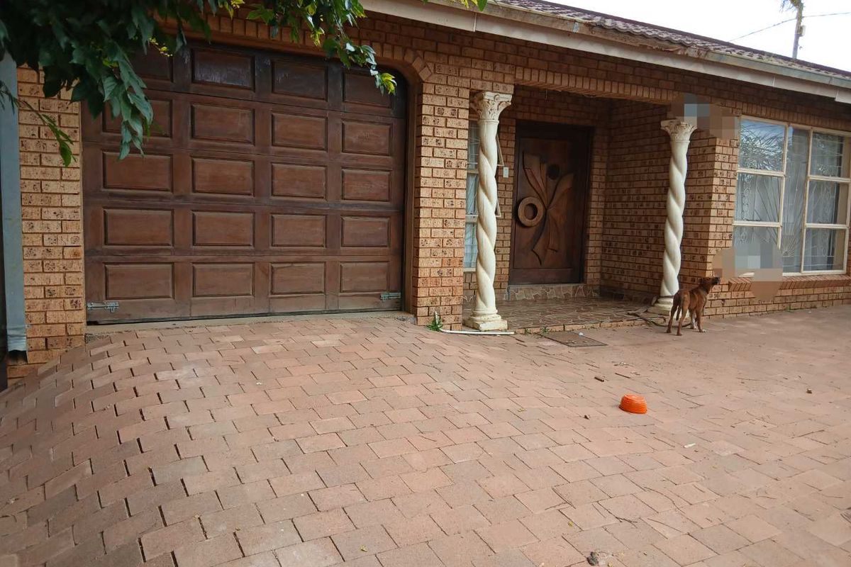 3 Bedroom House for sale - Photo 2