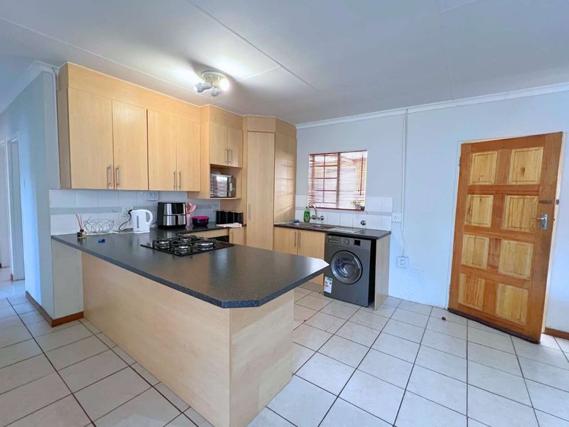Elegant 3-Bedroom Townhouse for Sale in Montana - Photo 6
