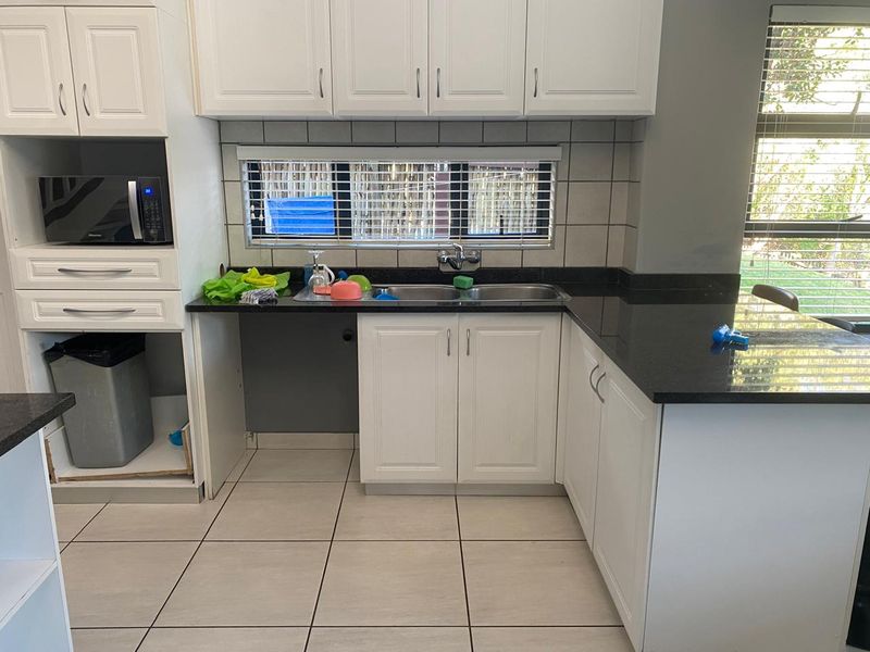 Modern Home For Sale in Palm Lakes Estate - Photo 9