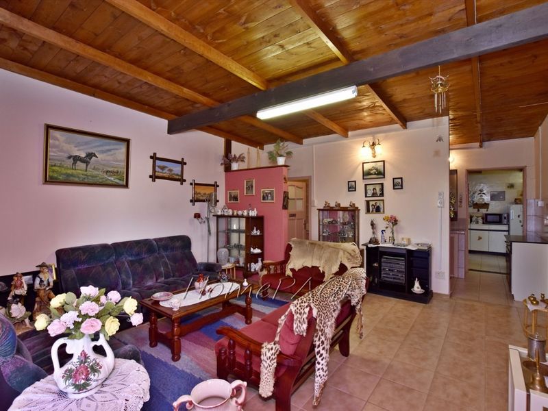 Ext 1, Henties Bay:  Large older home is fore sale - Photo 4