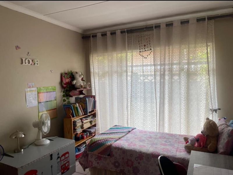 4 Bedroom House For Sale in Vanderbijlpark SE2 - Photo 5