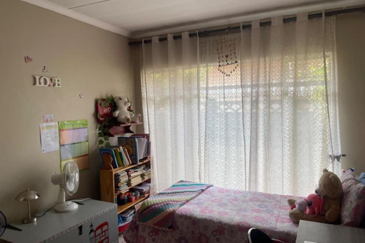 4 Bedroom House For Sale in Vanderbijlpark SE2 - Photo 5