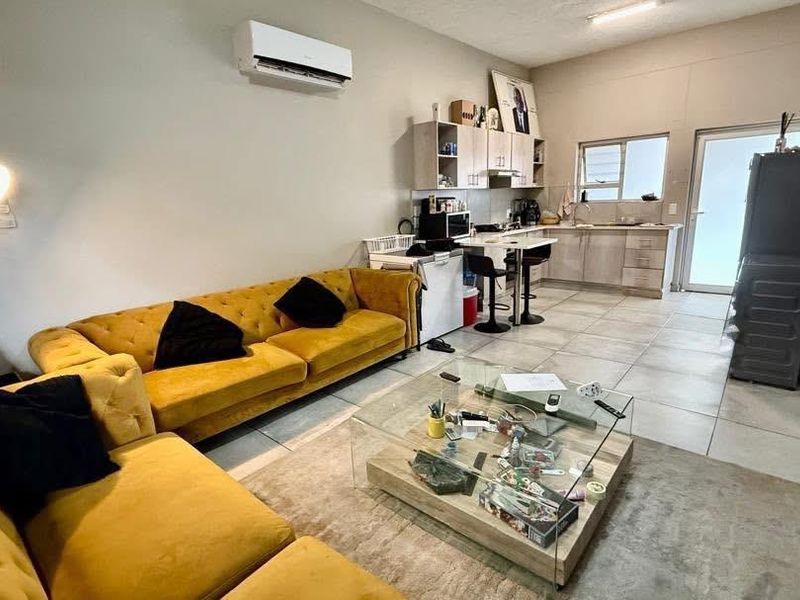 Unfurnished apartment to rent - Photo 2
