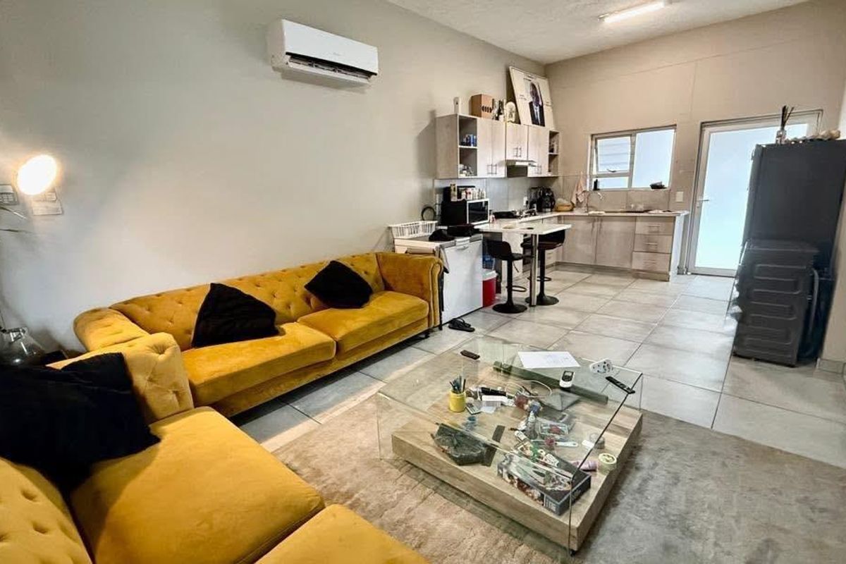 Unfurnished apartment to rent - Photo 2