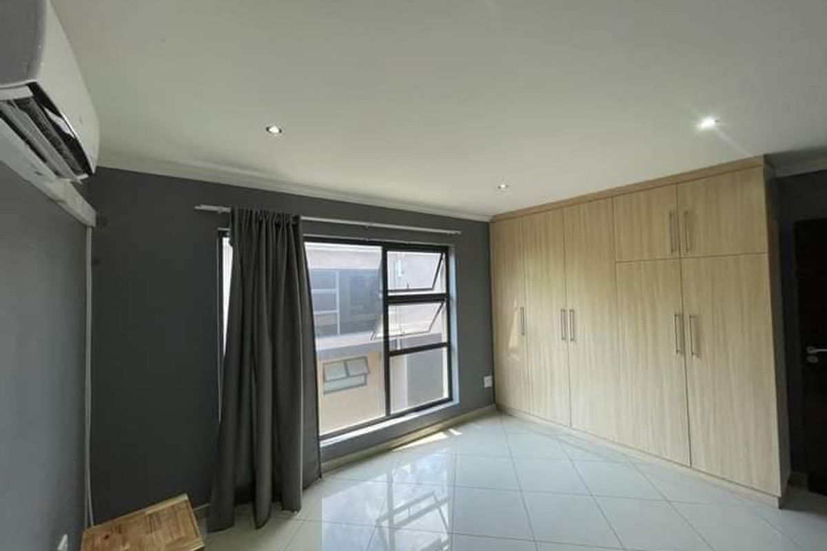 City Convenience Meets Quiet Charm at Villas Erikson! For Sale: N$1,900 000.00 Excl Costs - Photo 4