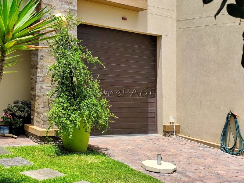 Dolphin Beach, Walvis Bay:  Very neat 3 Bedr Townhouse is for Sale - Photo 7