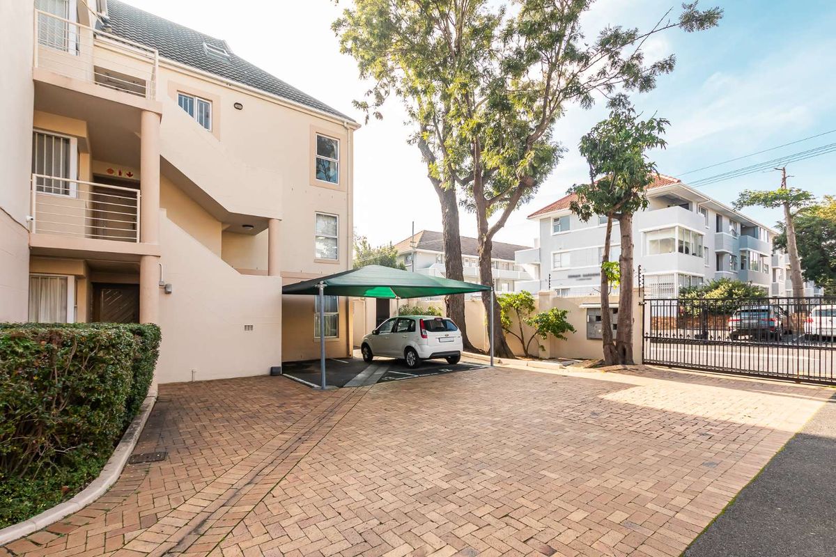 Charming One Bedroom Apartment with Entertainment Patio in Newlands / Rondebosch Village - Photo 3