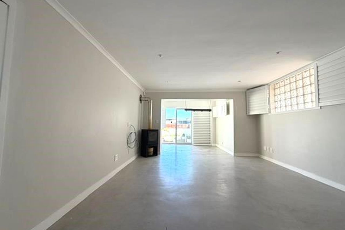 3 Bedroom Townhouse Camps Bay - Photo 3