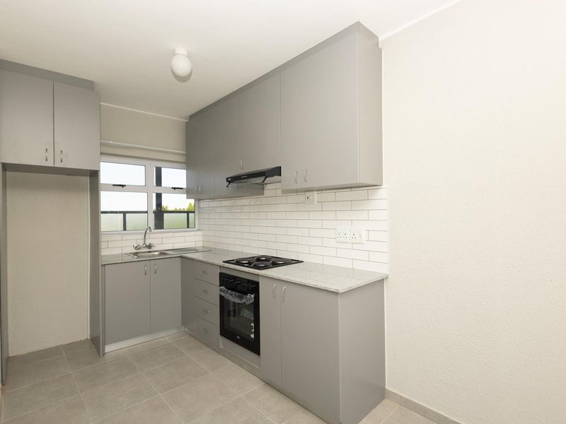 Spacious living with scenic views in a secure setting. - Photo 8