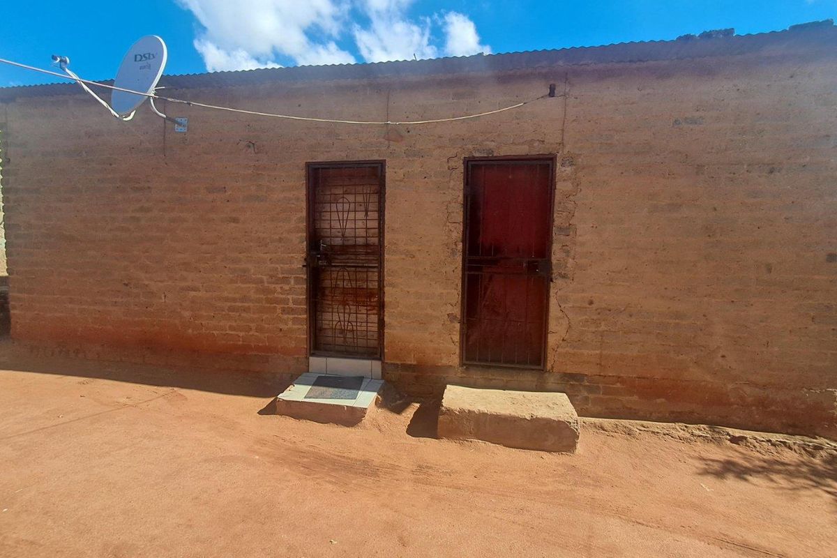 CASH BUYERS ONLY, CASH BUYERS ONLY - Photo 2