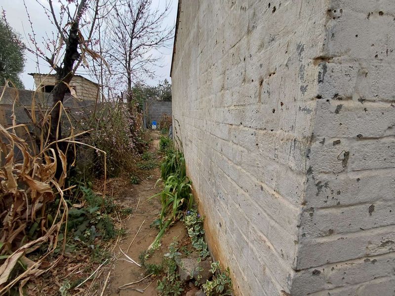 Transform This Fixer-Upper into Your Dream Home Near Eyethu Mall!" - Photo 10