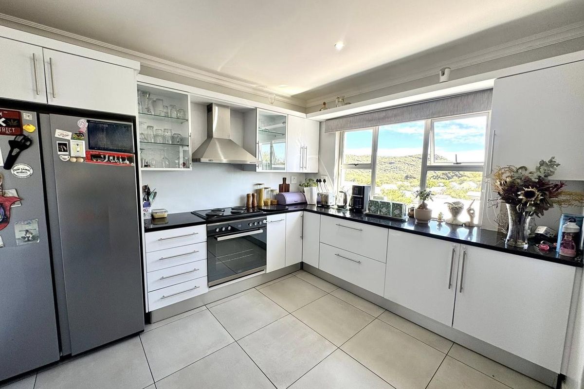 4 Bedroom House TO Let in Elisenheim - Photo 4