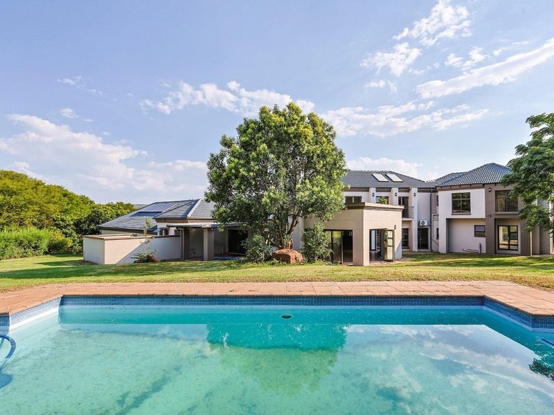 Magnificent 6 Bedroom Family Residence in Mooikloof Equestrian Estate - Photo 3