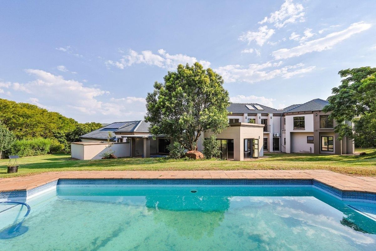 Magnificent 6 Bedroom Family Residence in Mooikloof Equestrian Estate - Photo 3