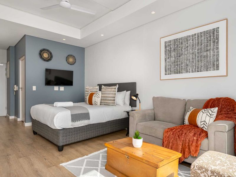 Fully Furnished Studio with Secure Parking - Photo 5