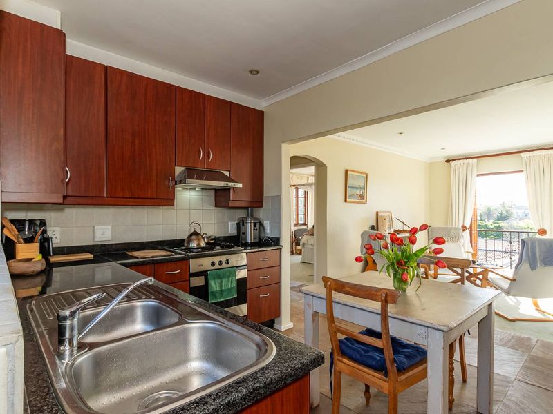 Spacious Lock ‘N Go 2 Bed Apartment In Sought After Complex - Photo 9