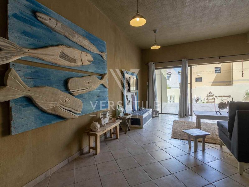House For Sale in Long Beach. - Photo 4