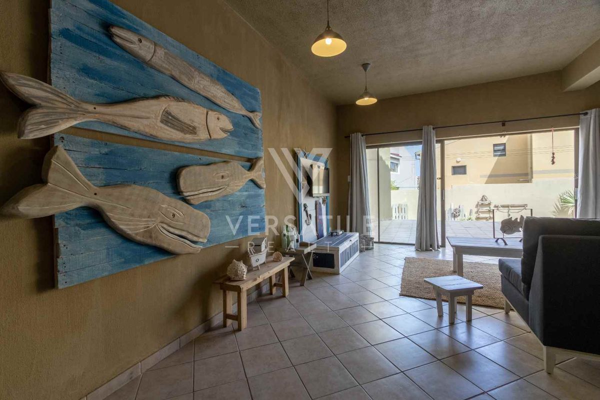 House For Sale in Long Beach. - Photo 4
