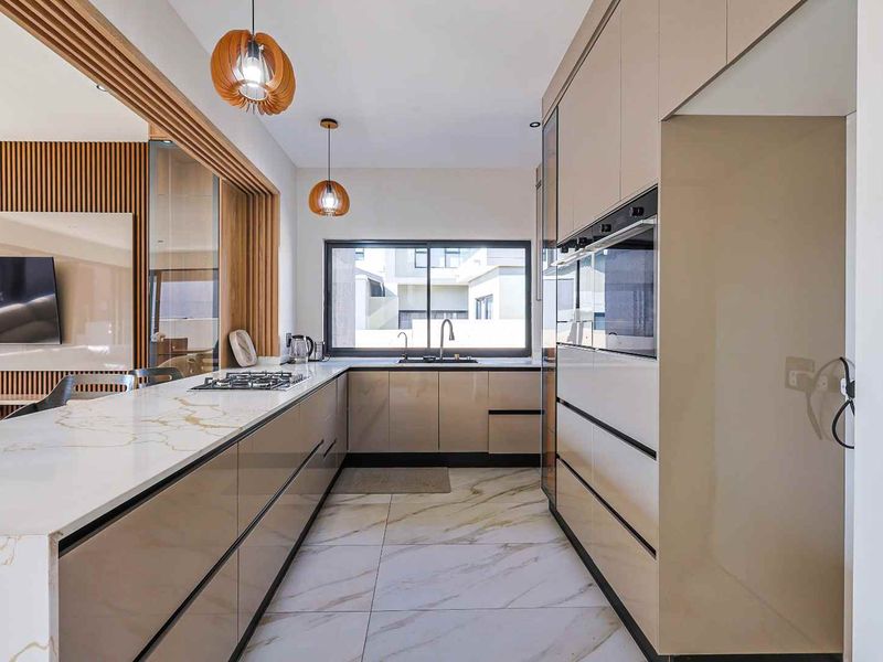 Refined living in the Hills - Photo 6
