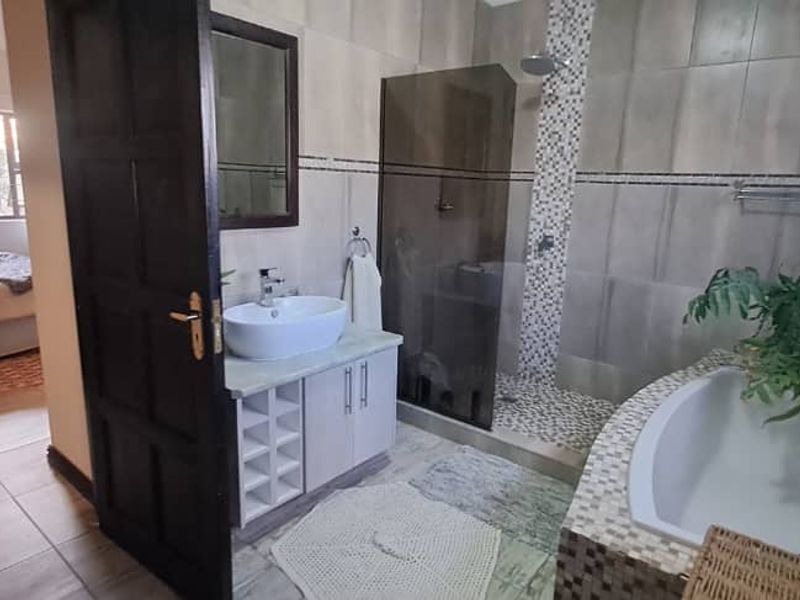 Corner property with 2 entrances. - Photo 9