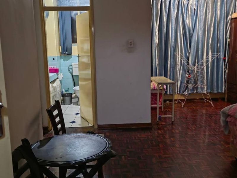 Prime Location Spacious Duplex, Incredible Potential - Photo 7