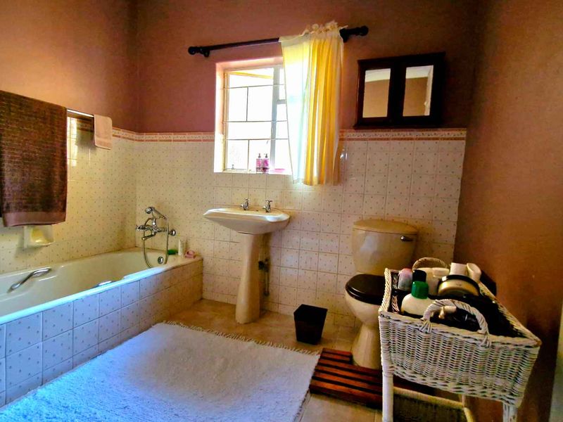 COTTAGE STYLE HOME OF CHARACTER IN THE HEART OF RIETONDALE - Photo 7