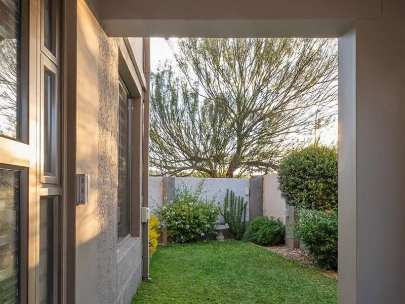 TOWNHOUSE TO LET - KLEIN WINDHOEK - Photo 6