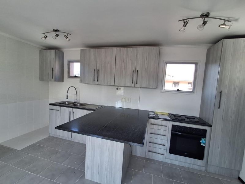 YOUR PERFECT LOCK-UP-AND-GO IN GLENANDA - Photo 5