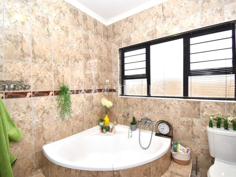 Stunning House Close To The Golfcourse - Photo 8