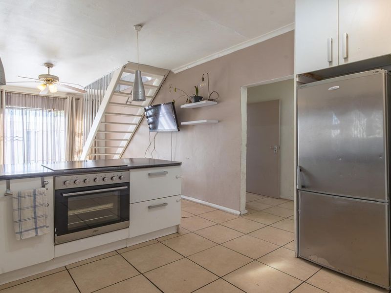 Comfortable Family Living with a Spacious Flatlet - Photo 3