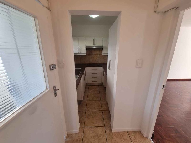 Unfurnished Bachelor Apartment To Rent in Sea Point - Photo 6