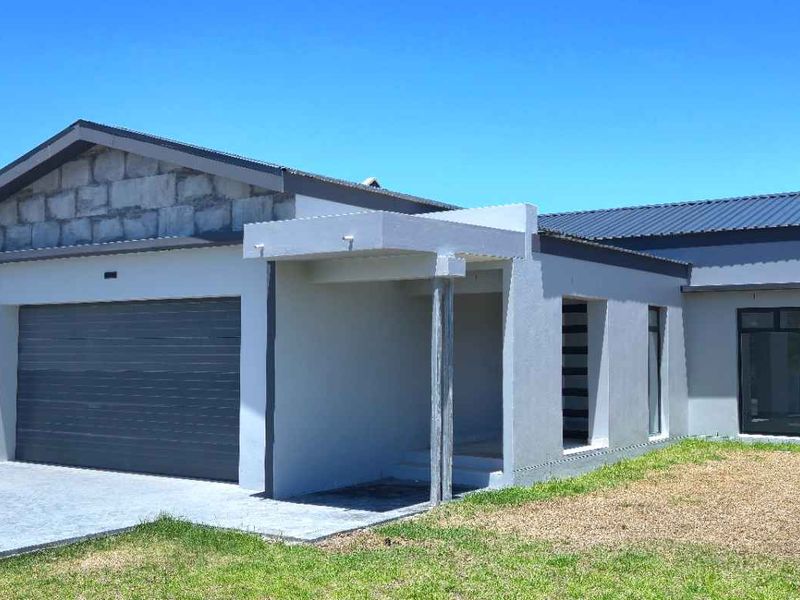 Brand New 5-Bedroom Coastal Home Just 150m from the Beach – No Transfer Duty! - Photo 3