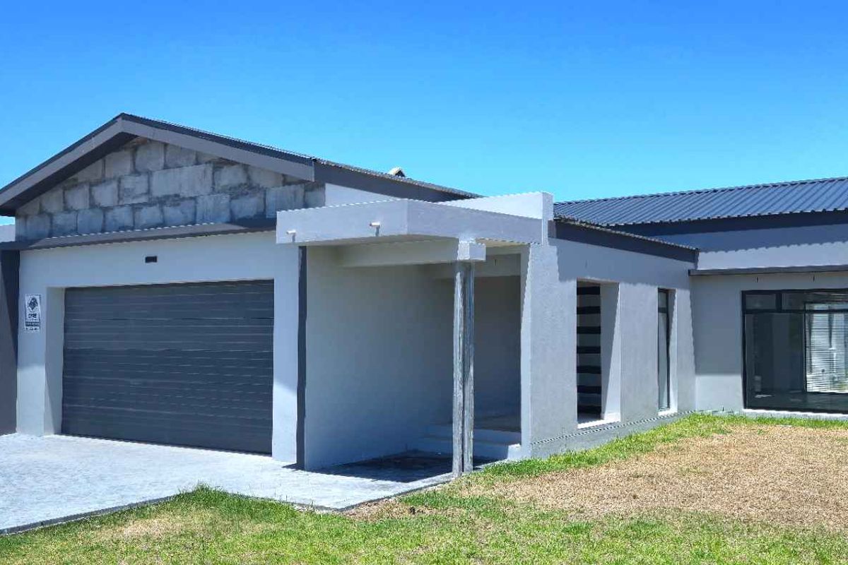 Brand New 5-Bedroom Coastal Home Just 150m from the Beach – No Transfer Duty! - Photo 3