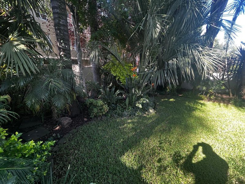 Front-Row Living Meets Private Luxury - Photo 3