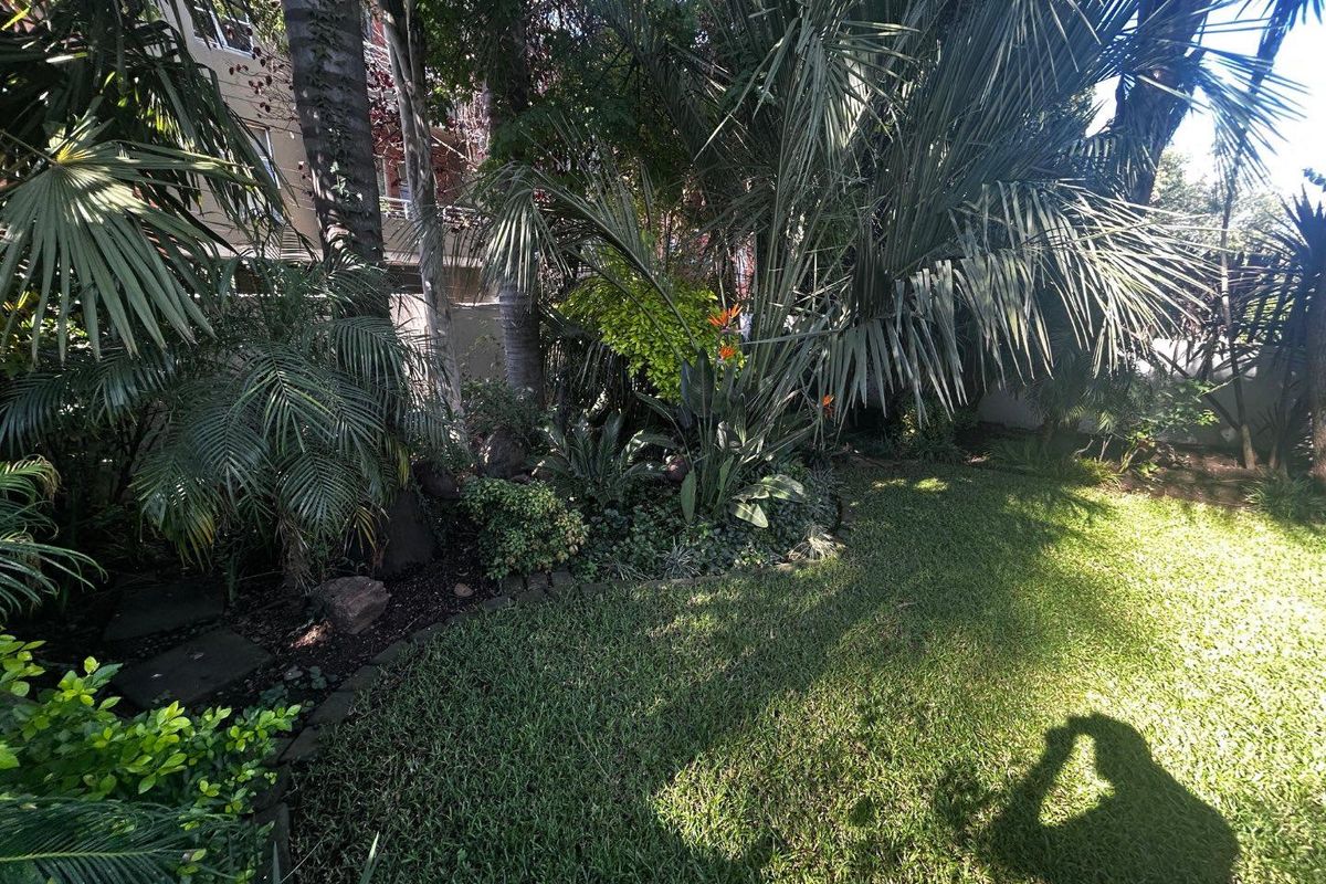 Front-Row Living Meets Private Luxury - Photo 3