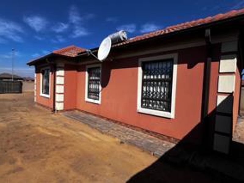 3 Bedroom House For Sale in Vanderbijlpark CE3 - Photo 2